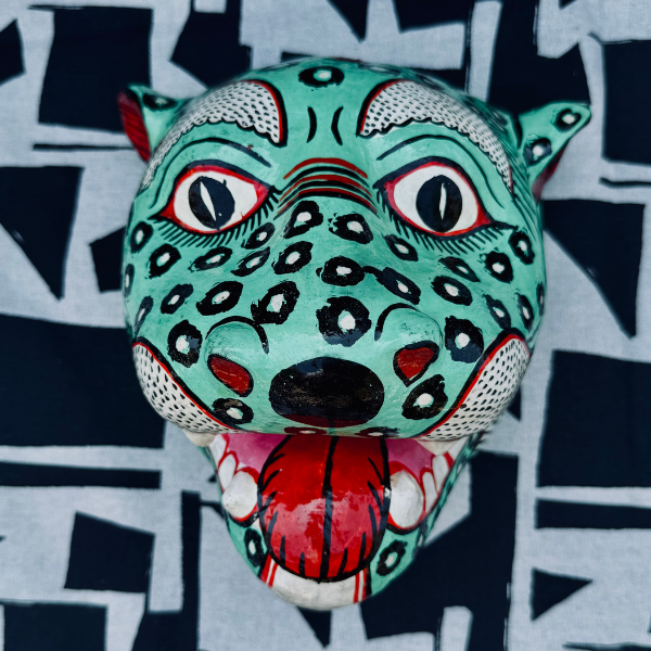 Masque léopard vert artisanal en papier mâché, Odisha Inde