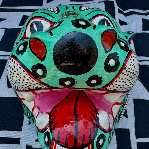 Masque léopard vert artisanal en papier mâché, Odisha Inde