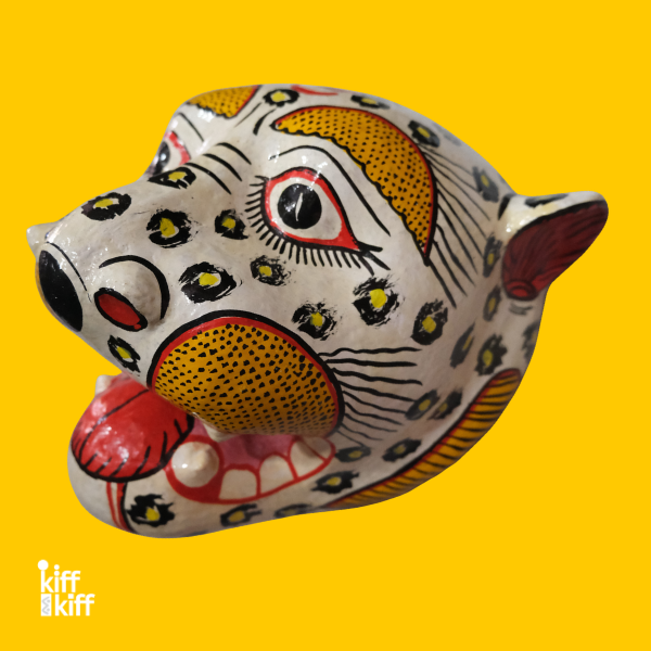 Masque léopard blanc artisanal en papier mâché Inde