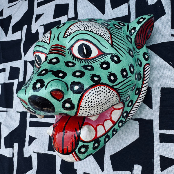Masque léopard vert artisanal en papier mâché, Odisha Inde