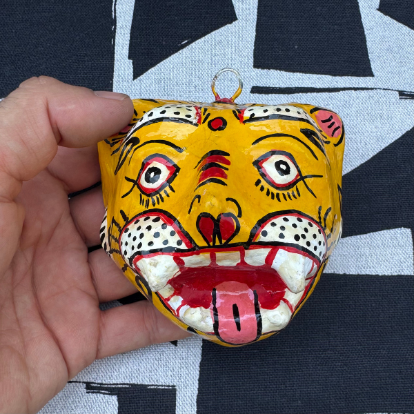 Masque décoration murale Inde tigre jaune 10cm papier mâché