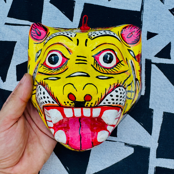 Masque décoration murale Inde tigre jaune 21cm papier mâché