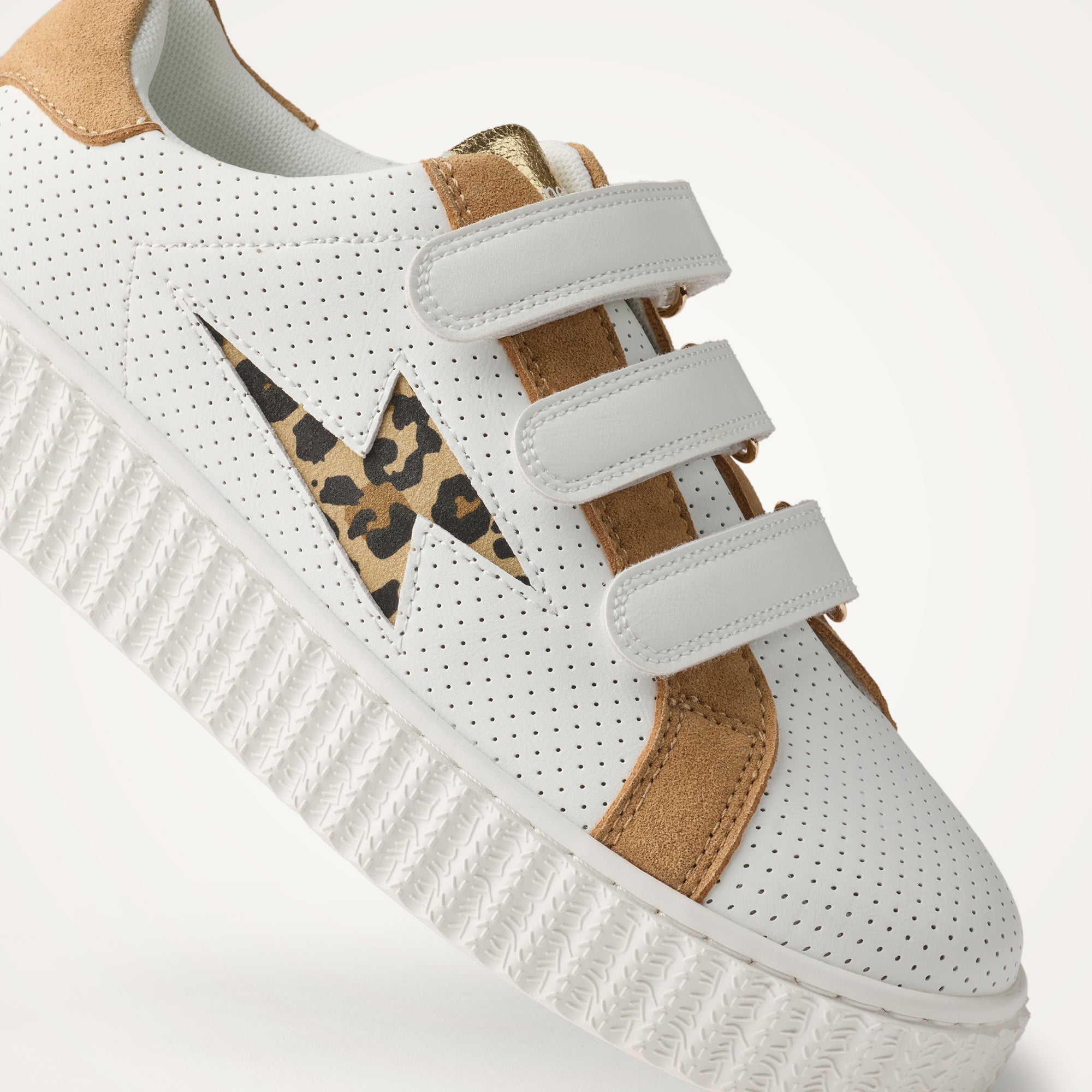 VANESSA WU - BASKETS MAGGIE ORIGINALS SCRATCH BLANCS - CUIR PERFORE BLANC ET LEOPARD