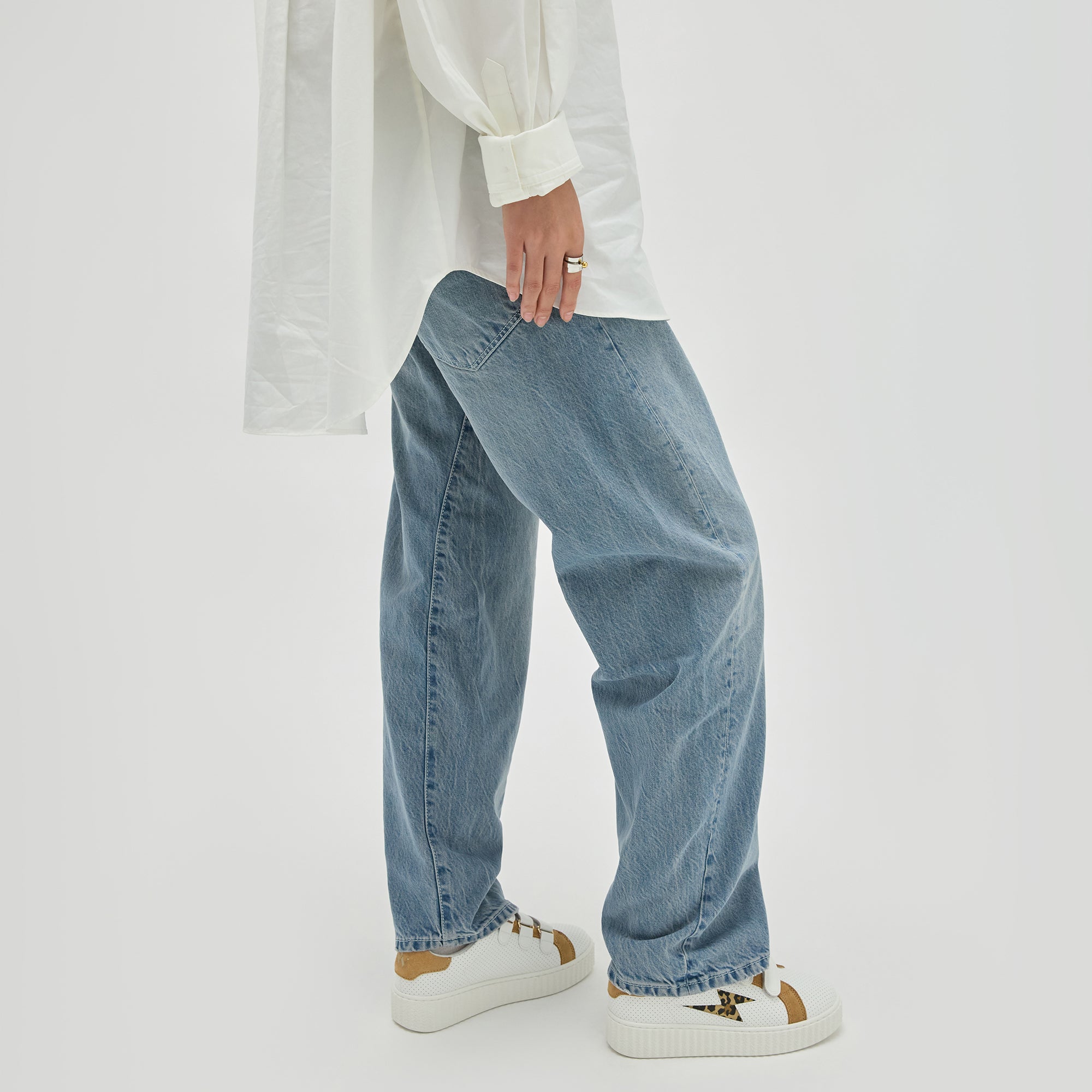 VANESSA WU - BASKETS MAGGIE ORIGINALS SCRATCH BLANCS - CUIR PERFORE BLANC ET LEOPARD