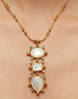 GAS BIJOUX - Collier 3 rangs TIKI doré à l'or fin - Nacre blanche