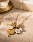 MADAMIRMA - SAUTOIR CHARMS DORÉS - FLEUR HOWLITE