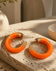 GAS BIJOUX - BOUCLES D'OREILLES CREOLES DORÉES ABALONE EMBALLÉE - ORANGE FLUO