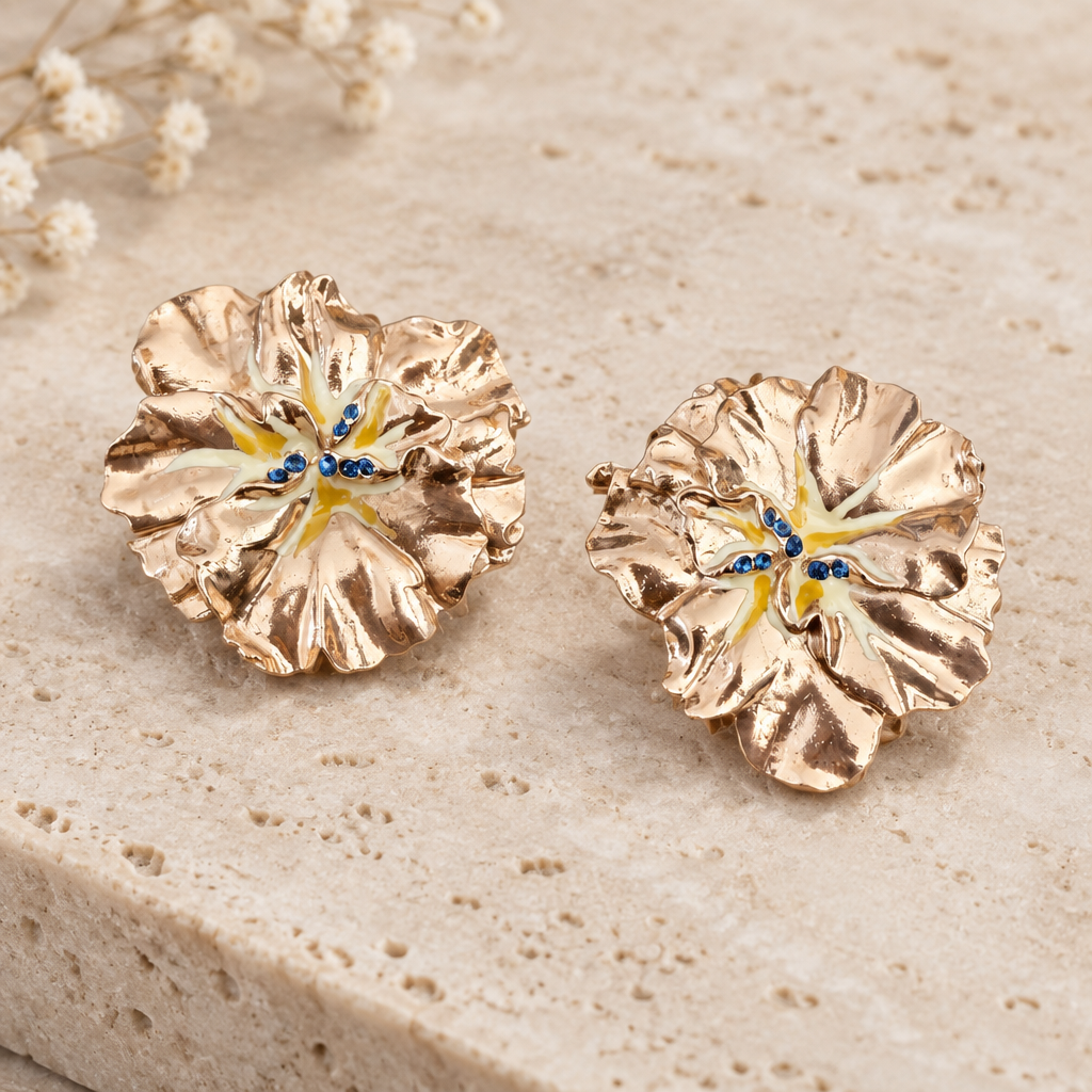 GAS BIJOUX - BOUCLES D'OREILLES PENSEE CLIPS DORÉES - ÉMAIL JAUNE ET CRISTAUX MARINE