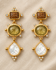 GAS BIJOUX - BOUCLES D'OREILLES TIKI 3 RANGS DORÉES - BOIS, PERIDOT ET NACRE BLANCHE