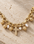 JORGINA - BRACLEET DORÉ AVEC CHARMS CROIX - BOULES DORÉES ET PERLES D'EAU DOUCE