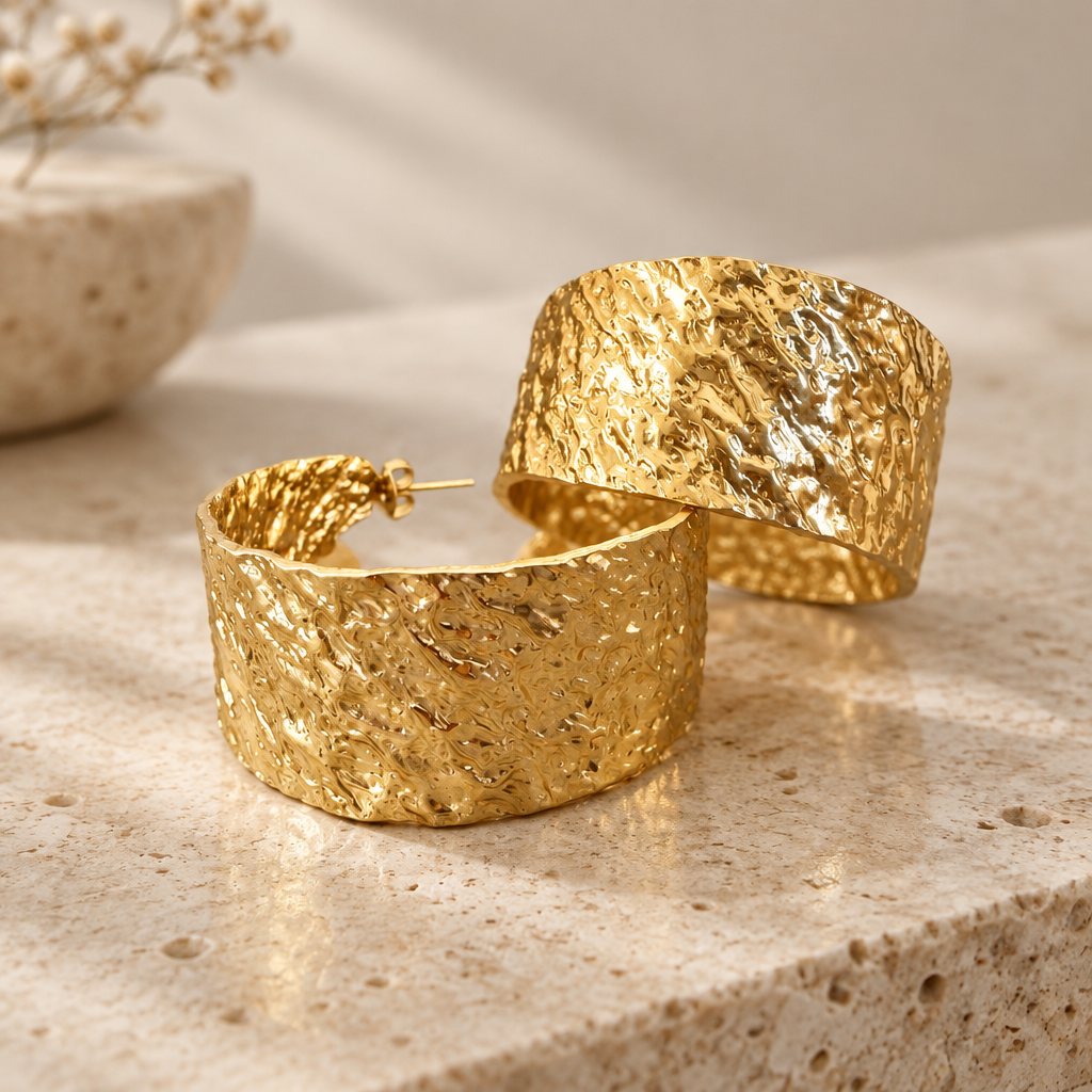 JORGINA - BOUCLES D'OREILLES CRÉOLES DORÉES MARTELÉES