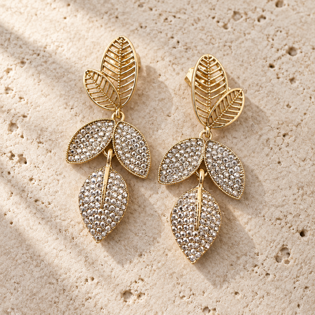 JORGINA - BOUCLES D'OREILLES DORÉES AVEC FEUILLES AVEC CRIXTAUX blanc