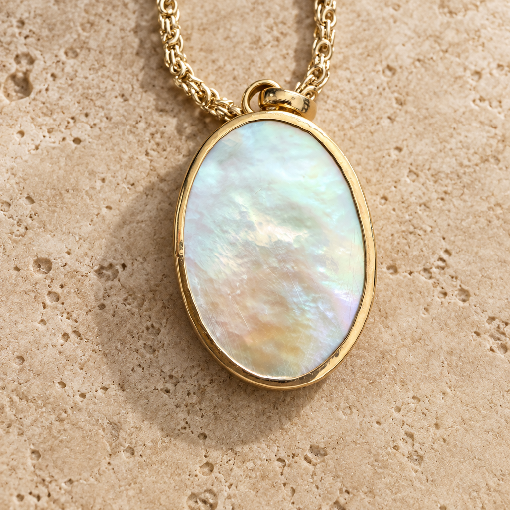 GAS BIJOUX - COLLIER SCARABÉE DORÉ - NACRE GRISE