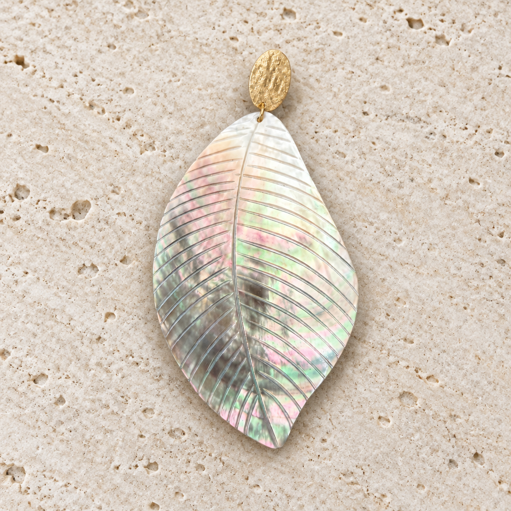 JORGINA - MONO BOUCLES D'OREILLES FEUILLES NACRE GRISE BASE DORÉE