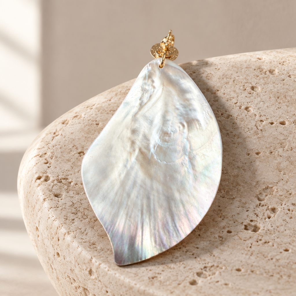 JORGINA - MONO BOUCLES D'OREILLES FEUILLES NACRE GRISE BASE DORÉE
