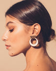 CHIC ALORS - Boucles d’oreilles Géométriques beige et dorée