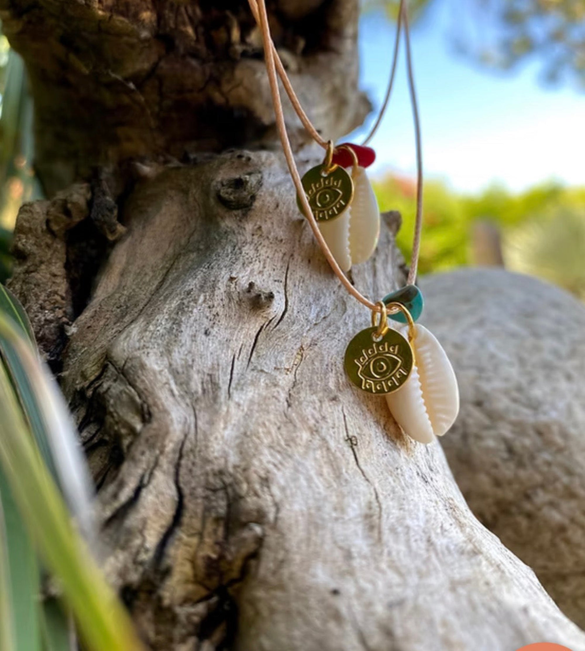 SUN OF LO - COLLIER FIN COWRIE CORAIL