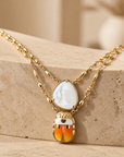 GAS BIJOUX - COLLIER SERTI SCAPULAIRE EMAIL DORÉ - NACRE BLANCHE