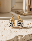 GAS BIJOUX - BOUCLES D'OREILLES SCARMOUCHE ÉMAILLÉES - ZEBRÉES - métal doré