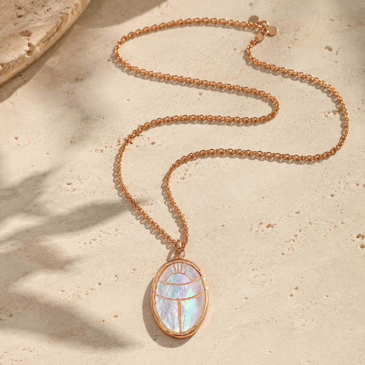 GAS BIJOUX - COLLIER SCARABEE - NACRE BLANCHE - Métal doré