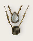 GAS BIJOUX - Collier SCAPULAIRE serti kali - Nacre grise et quartz blanc