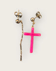 Mademoiselle OUPS - Boucles d'oreilles CORPUS CRAZY simple croix émaillée - ROSE FLUO