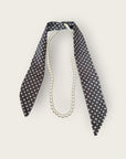 SHOUIA - Collier perles blanches avec foulard noir ou blanc a pois