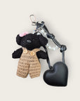 SHOUIA - Bijoux de sac - Caniche noir en salopette crochet