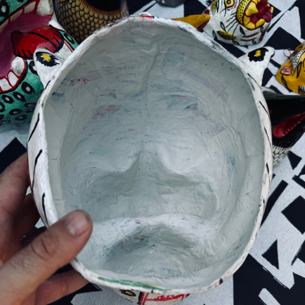 Masque léopard blanc artisanal en papier mâché Inde