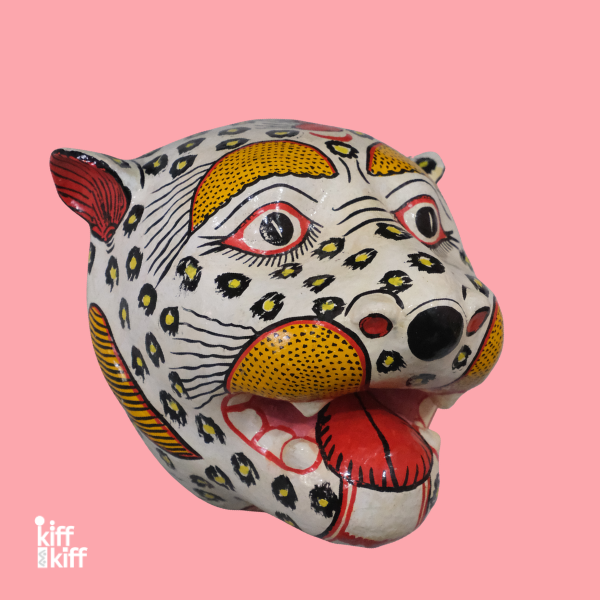 Masque léopard blanc artisanal en papier mâché Inde