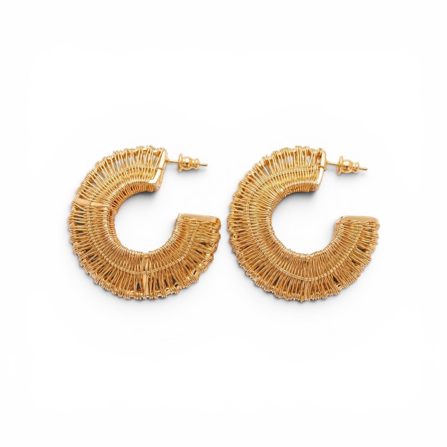 BY TOPAZE - Grandes créoles dorées en fil métallique torsadé, style panier, 4,8 cm de diamètre.