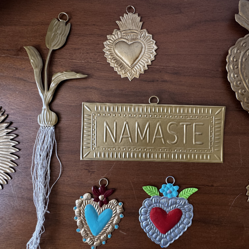 Plaque murale doré NAMASTE