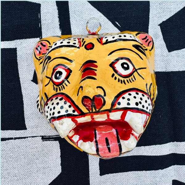 Masque décoration murale Inde tigre jaune 10cm papier mâché